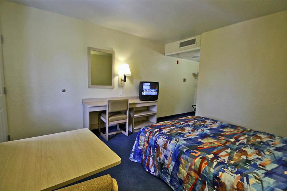 Motel 6-San Bernardino, Ca - North Serrano Village 객실 사진